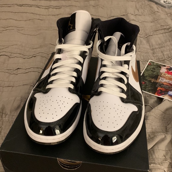 Jordan 1 Mid Black Metallic Gold. Size 13 - Picture 3 of 7